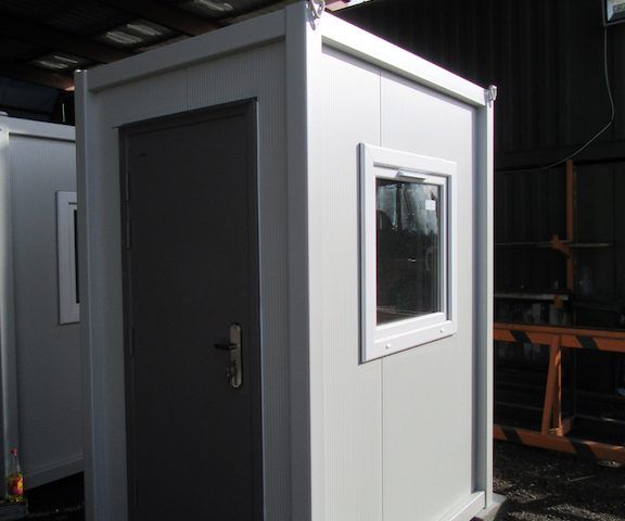 5ft x 6ft BRAND NEW PORTABLE GATE HOUSE / SECURITY HUT
