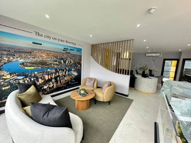 Meeting and lounge area inside a modular building